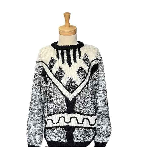 Forum Sweaters - 𝅺VINTAGE forum black white hand-knitted chunky Crew Neck Women's Sweater Size L